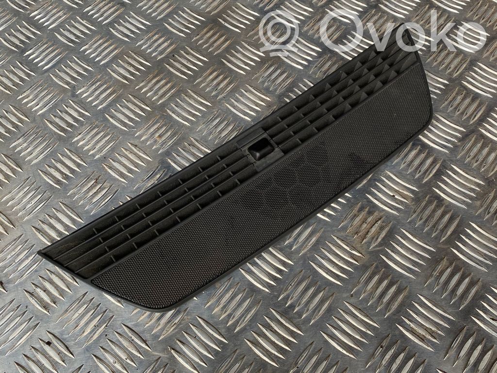 Cache enceinte centrale   8E0819635E,8E0819635