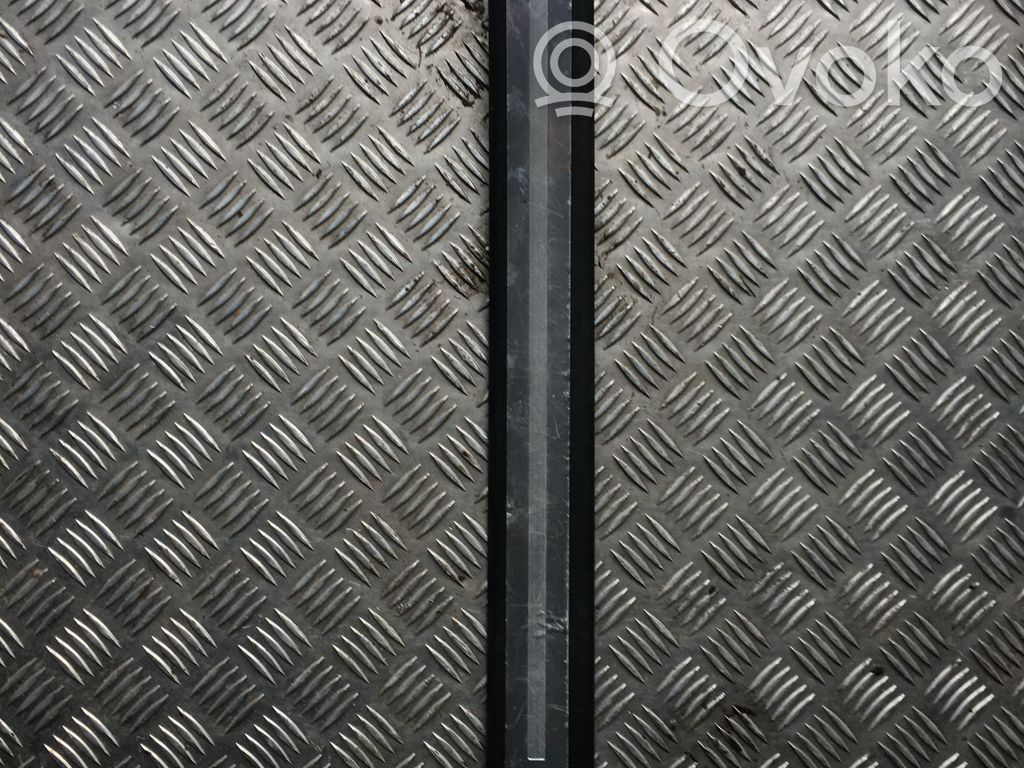 Audi A4 S4 B7 8E 8H Listwa progowa przednia 