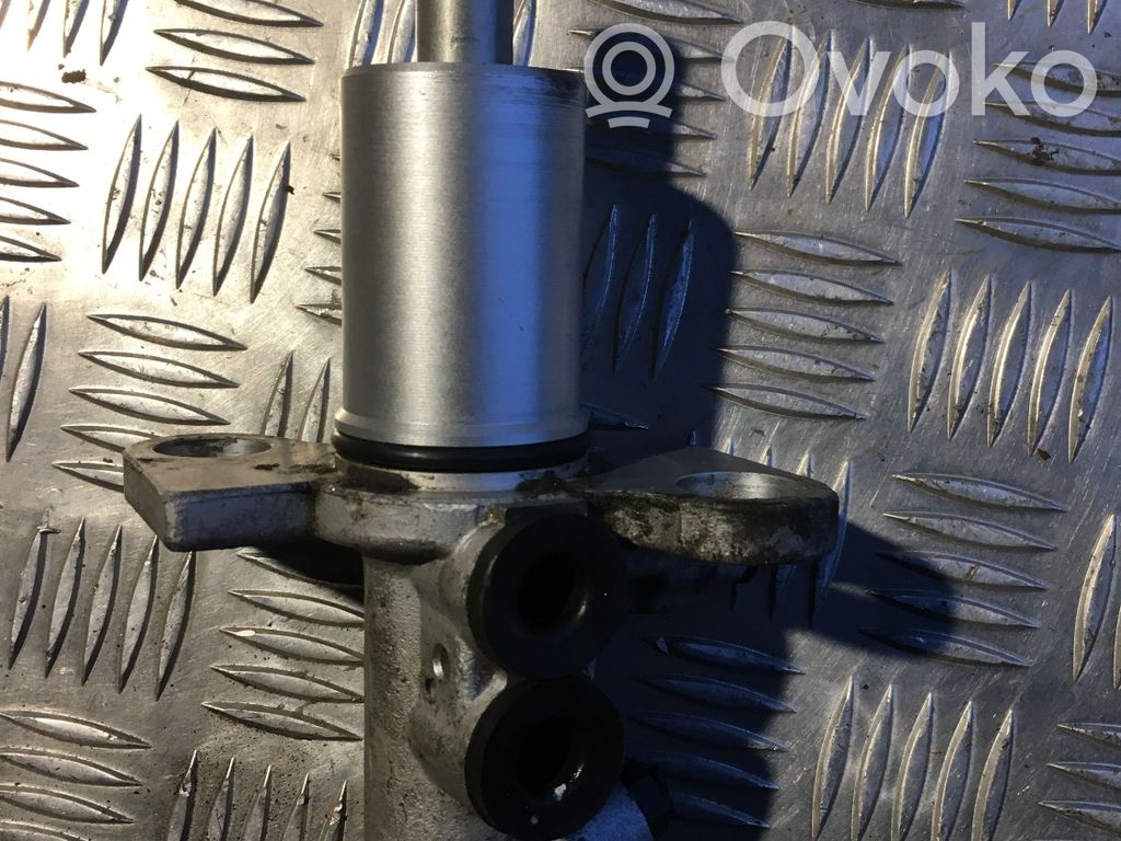 Audi A4 S4 B7 8E 8H Pääjarrusylinteri 