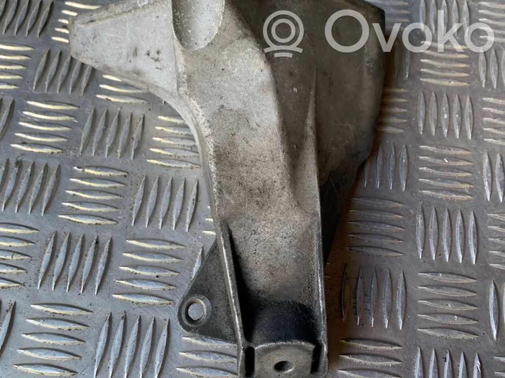 Audi A4 S4 B7 8E 8H Engine mounting bracket 