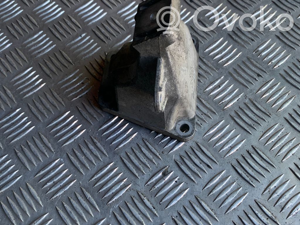 Audi A6 S6 C5 4B Engine mounting bracket 