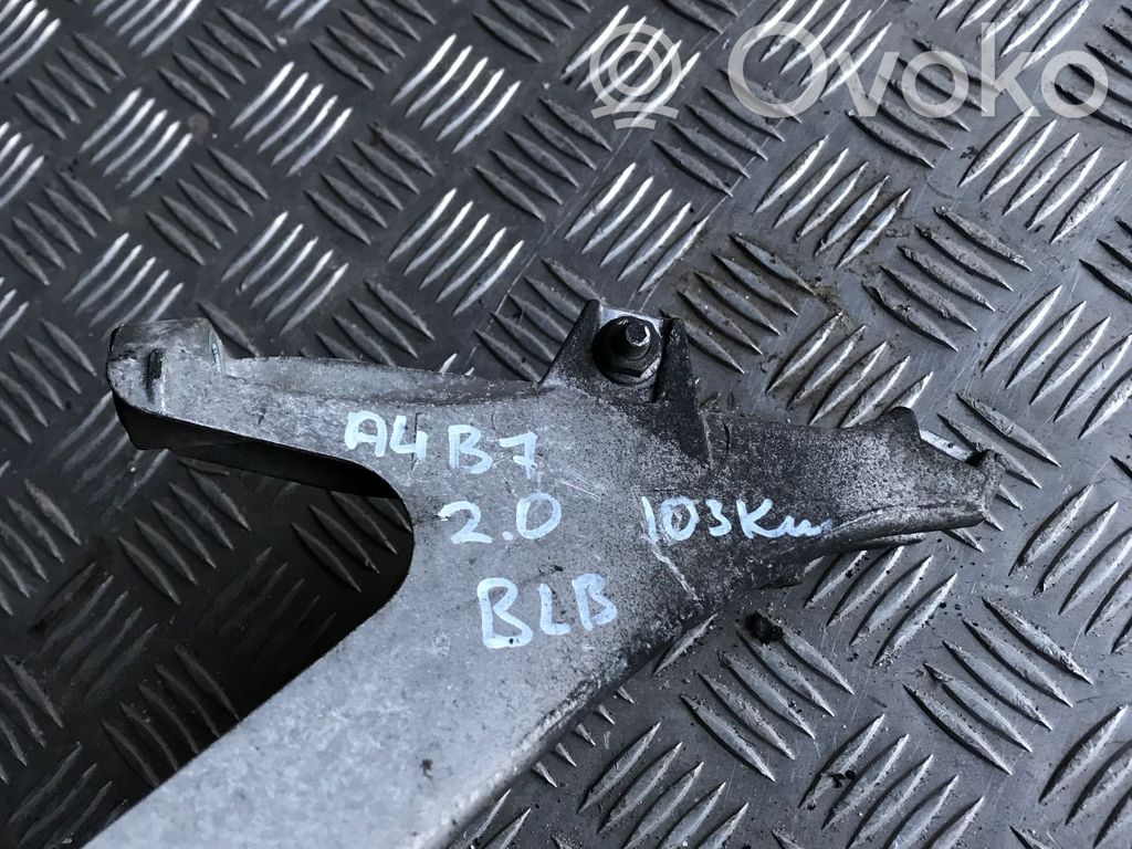 Audi A4 S4 B7 8E 8H Engine mounting bracket 