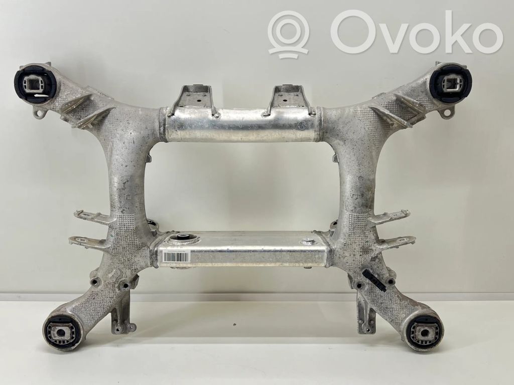 BMW 8 G15 Galinis traversas 