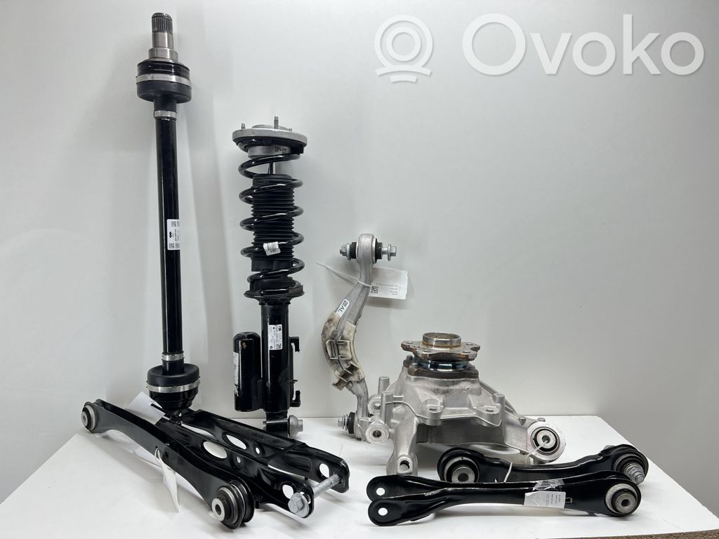 BMW 8 G15 Zawieszenie tylne / Komplet 