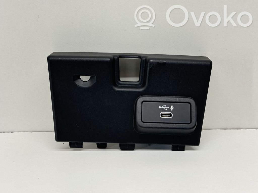 BMW M4 G82 G83 USB jungtis 
