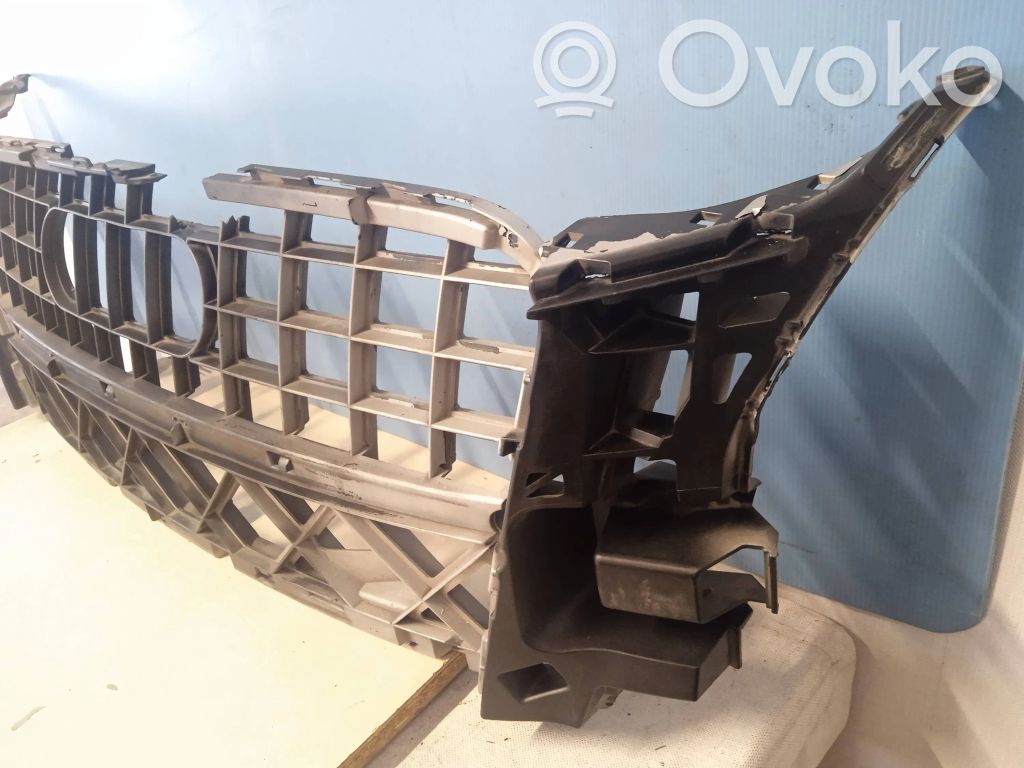 Audi Q7 4L Grotelės viršutinės 
