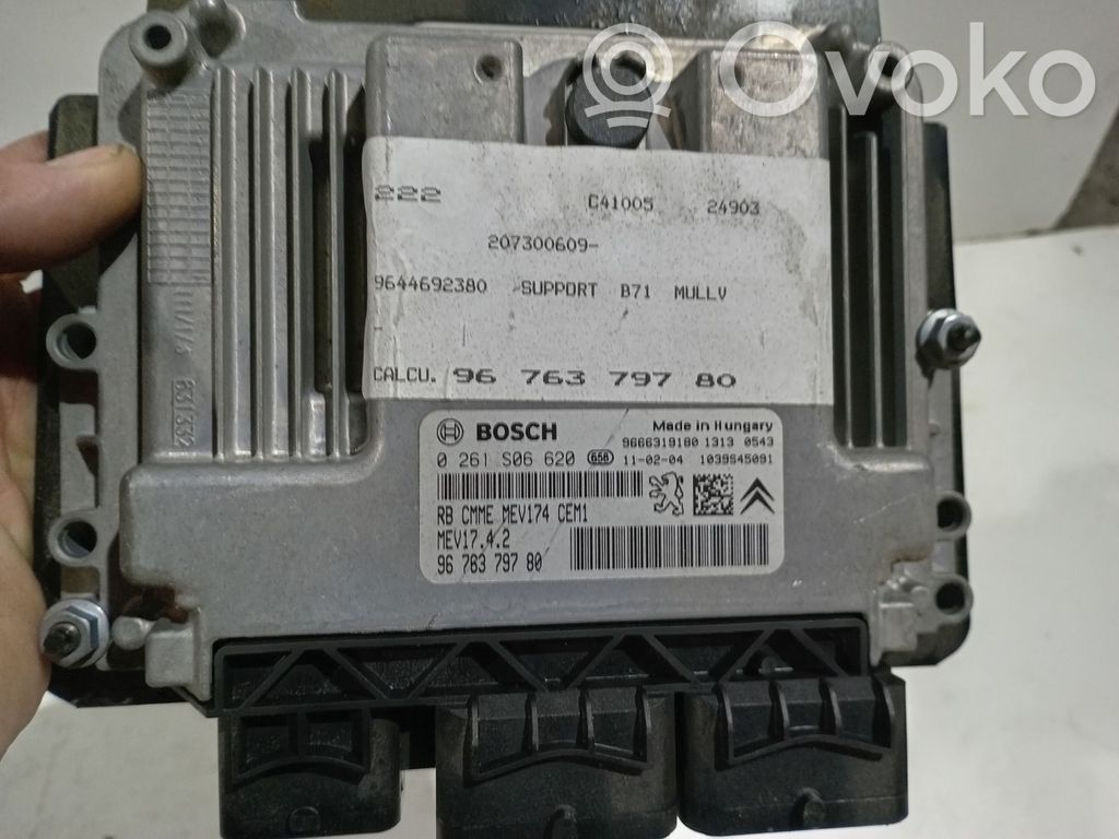 Citroen C4 II Engine control unit/module 