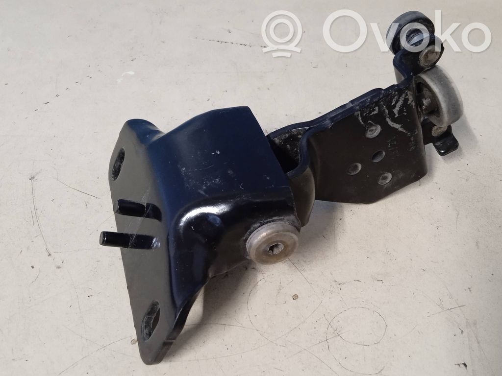 Volkswagen Caddy Prowadnica rolkowa drzwi bocznych / przesuwanych / Zawias środkowy 