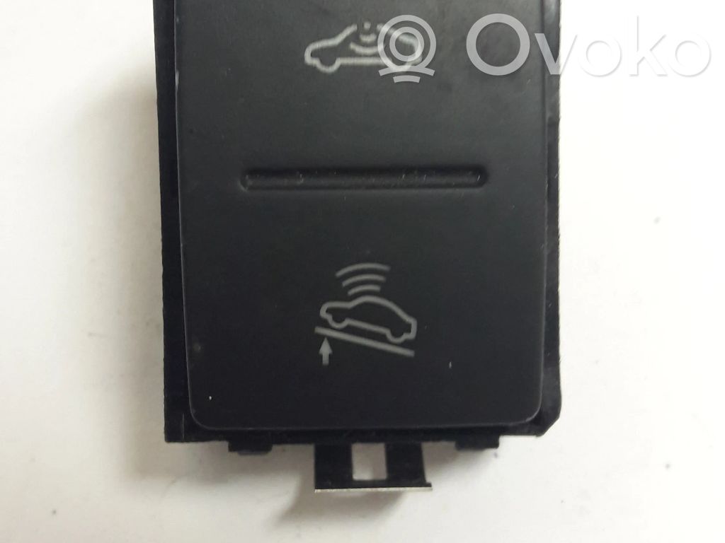 Volkswagen PASSAT B6 Alarm switch 