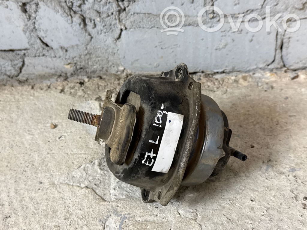 Engine mount bracket   678710302