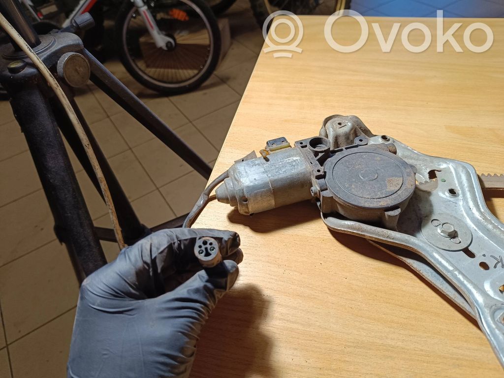 BMW 5 E34 Silniczek podnoszenia szyby drzwi tylnych 