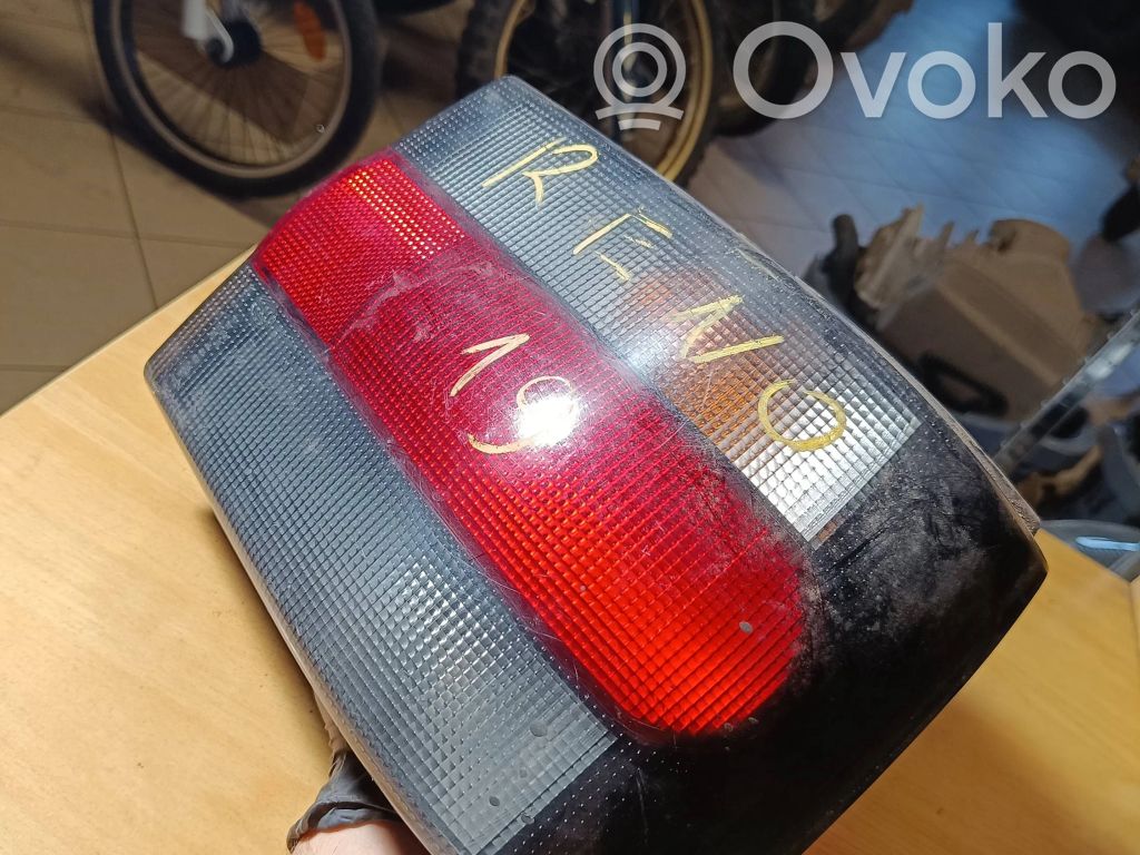 Renault 19 Aizmugurējais lukturis virsbūvē 