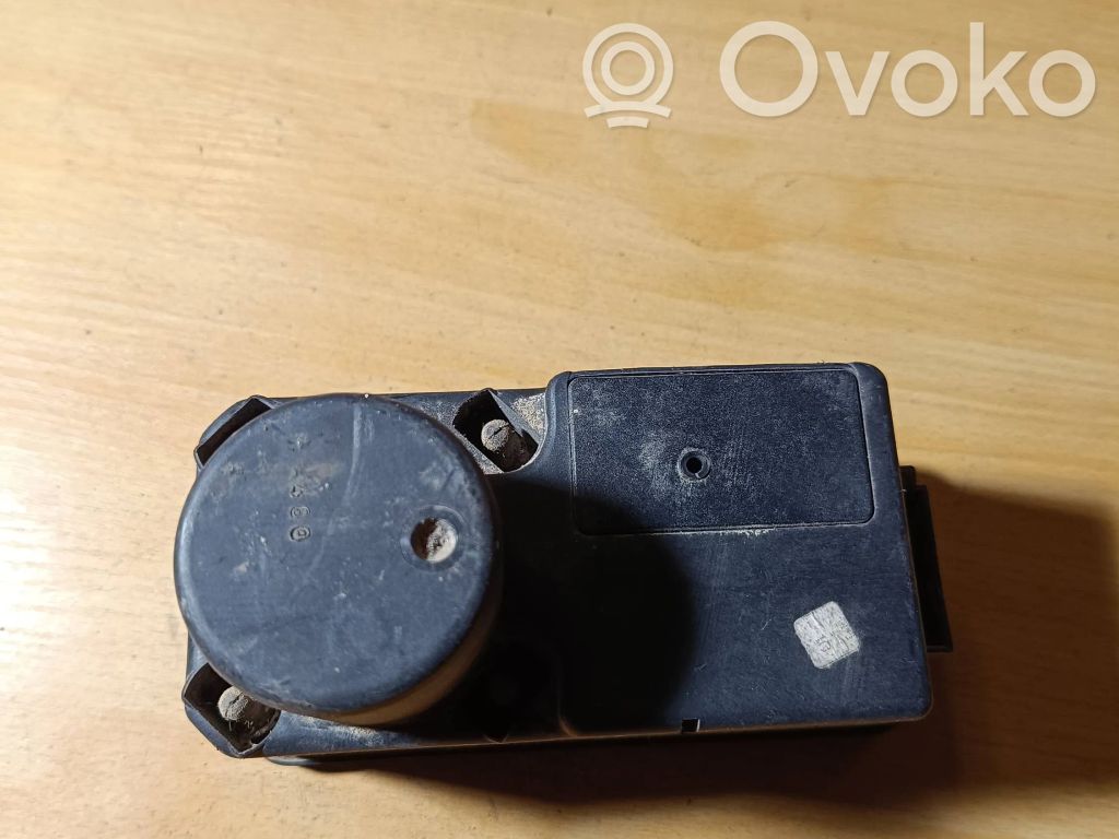 Volkswagen Golf III Vacuum pump 