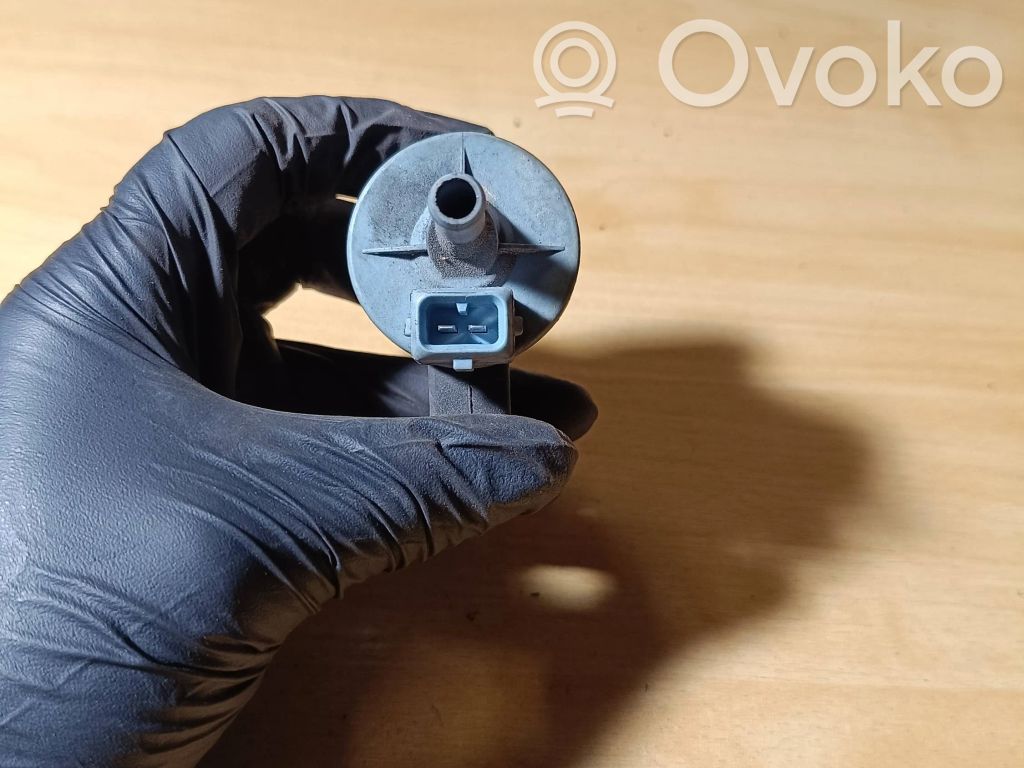 Volkswagen Polo III 6N 6N2 6NF Vakuuma vārsts 