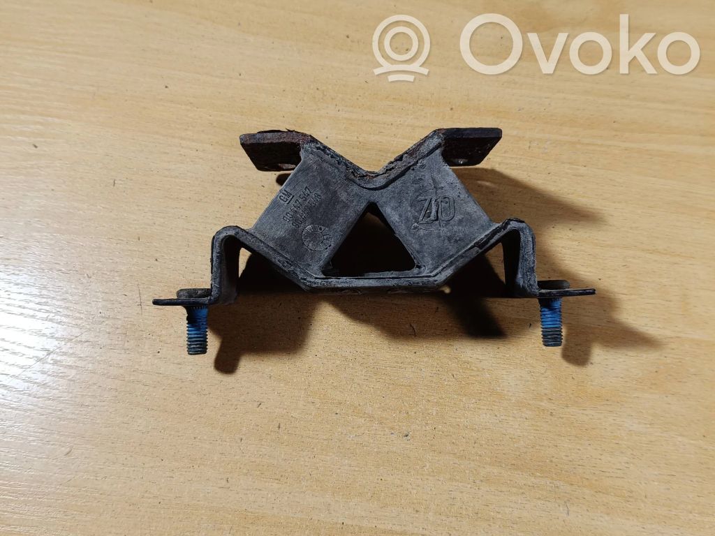 Opel Omega B1 Engine mount bracket 