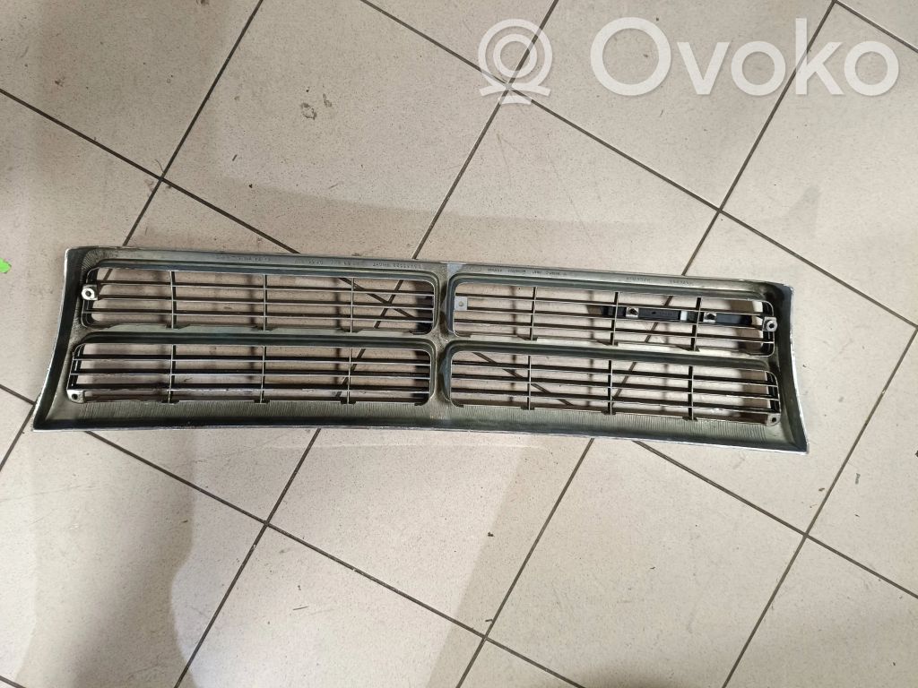 Chrysler Voyager Front grill 