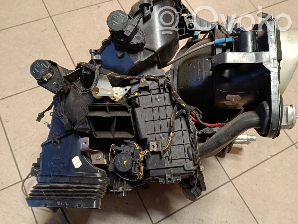 BMW 5 E39 Sisälämmityksen ilmastoinnin korin kokoonpano 