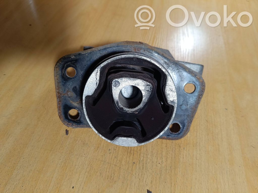 Mitsubishi Colt Engine mount bracket 