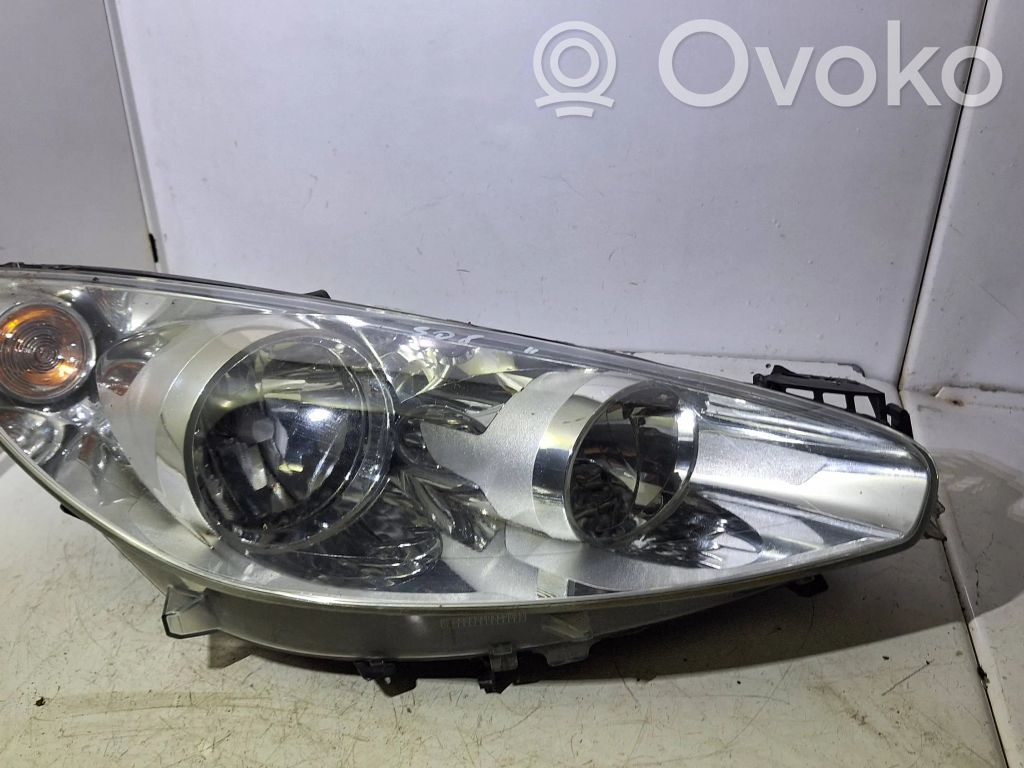 Peugeot 308 Lampa przednia 