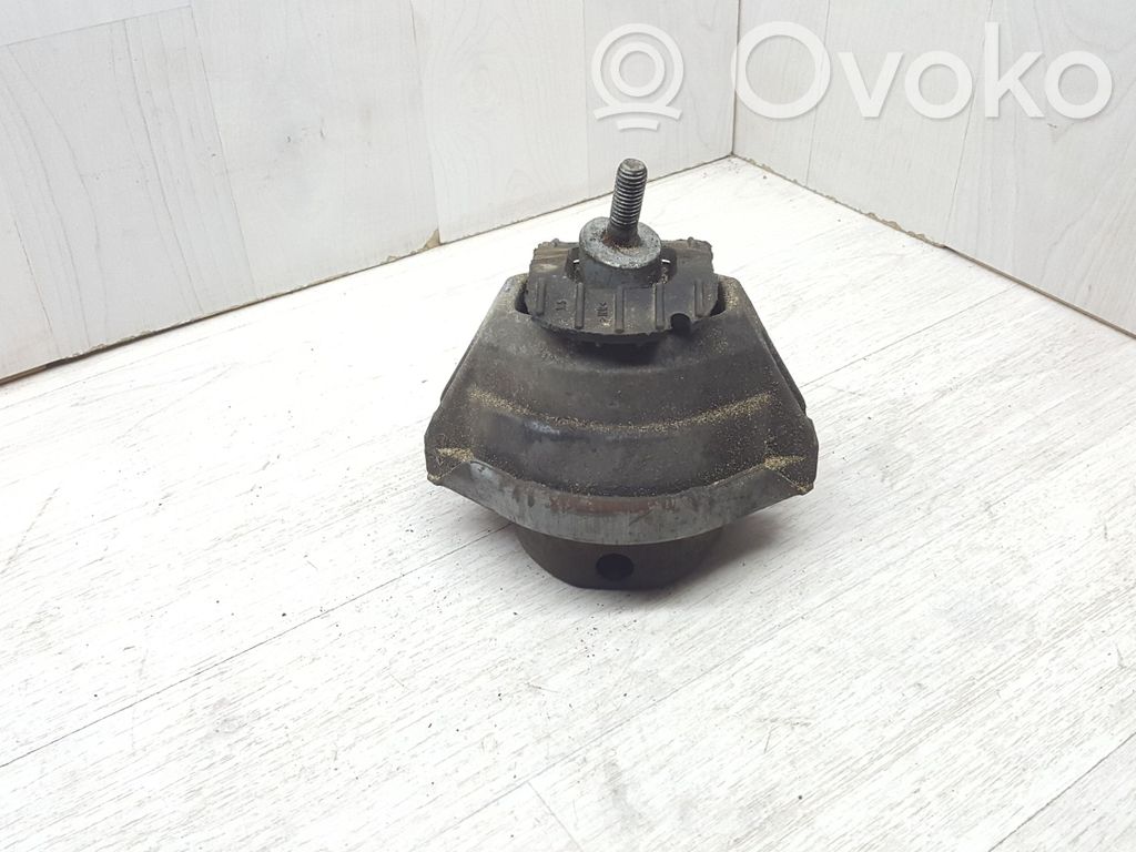 Engine mount bracket   6761090,586310