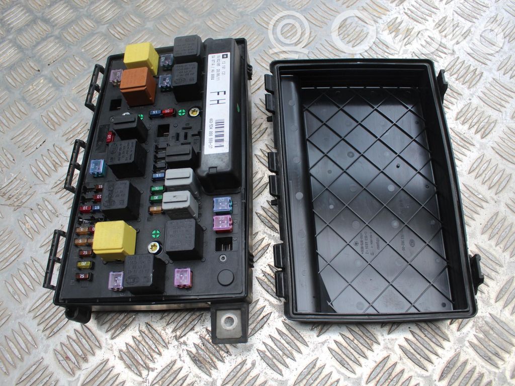Opel Astra H Fuse box set 
