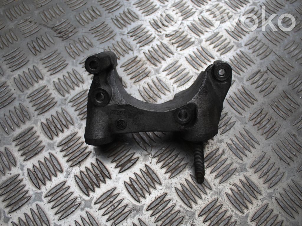 Ford Mondeo MK IV Engine mount bracket 