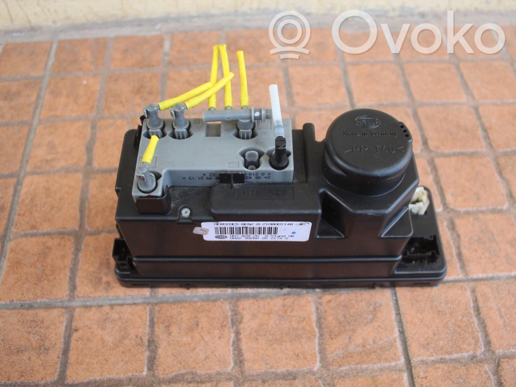 Mercedes-Benz E W210 Central locking vacuum pump 