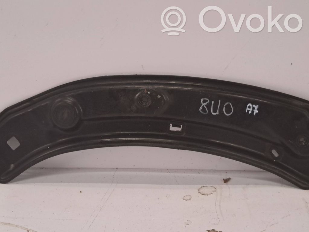 Halterung Scheinwerfer   8U0805931