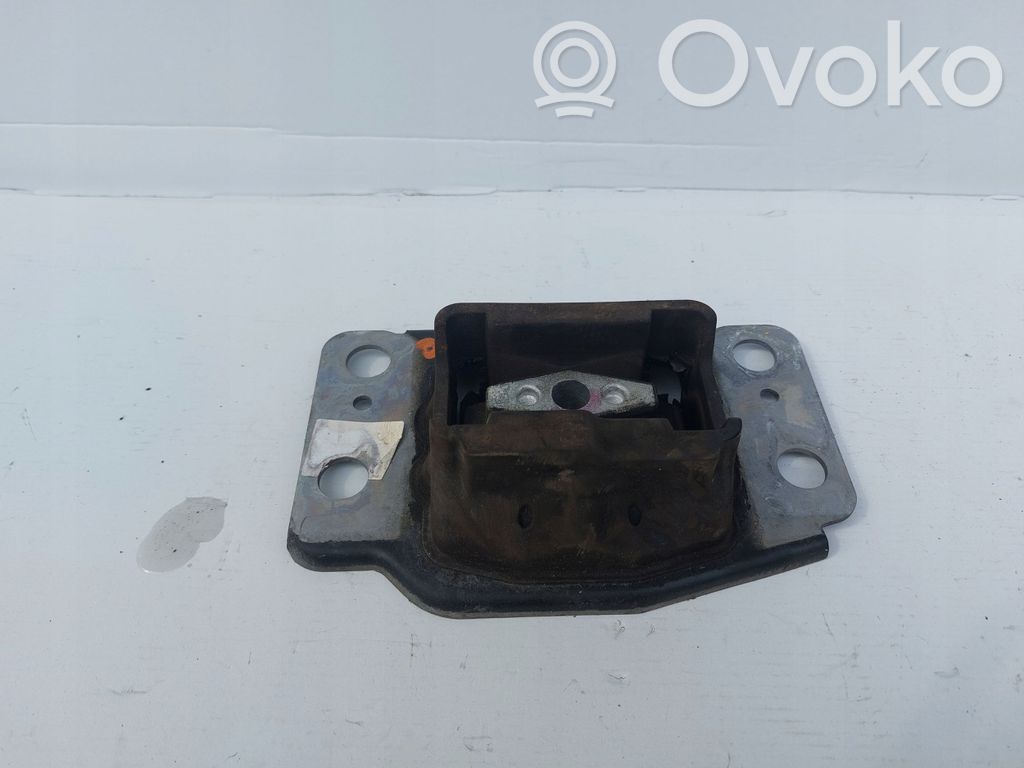 Ford Focus Engine mount bracket 