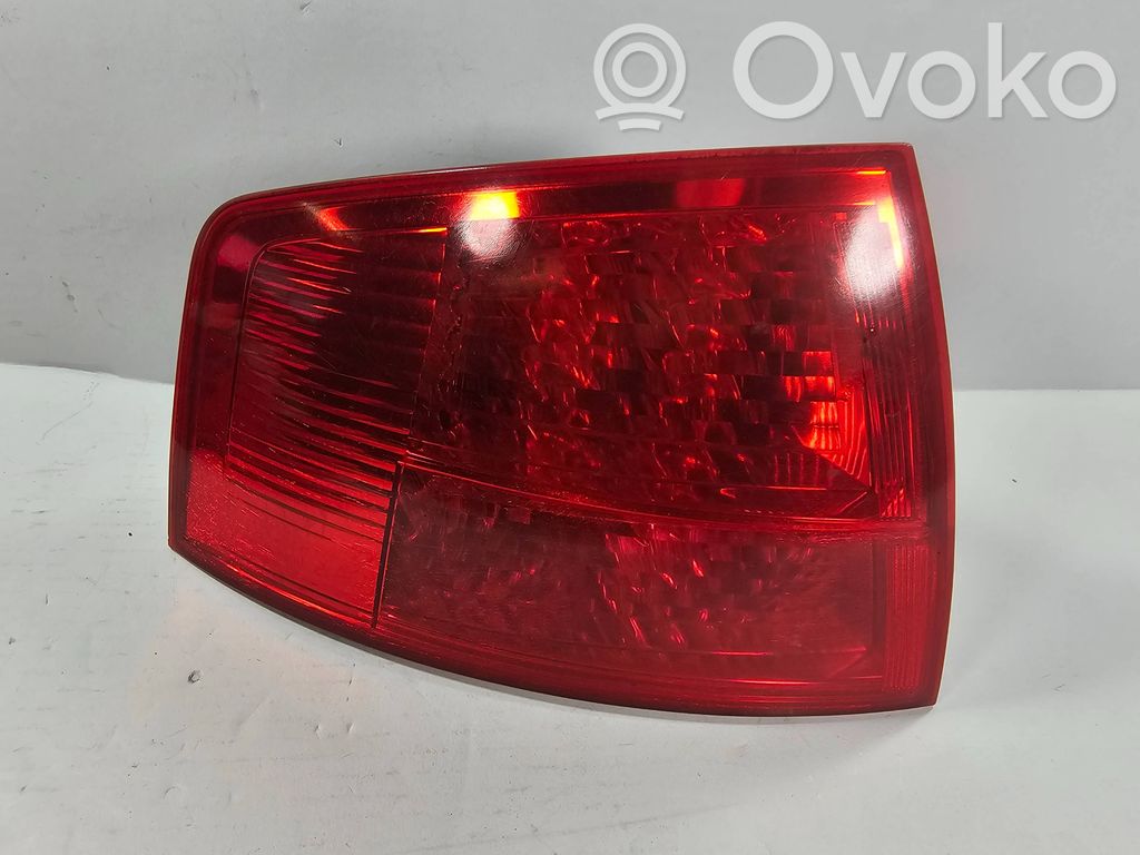 Audi A8 S8 D3 4E Galinis žibintas kėbule 