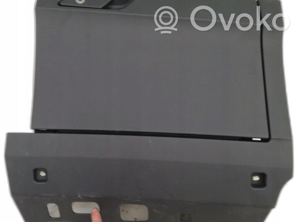 Audi Q3 F3 Daiktadėžė 