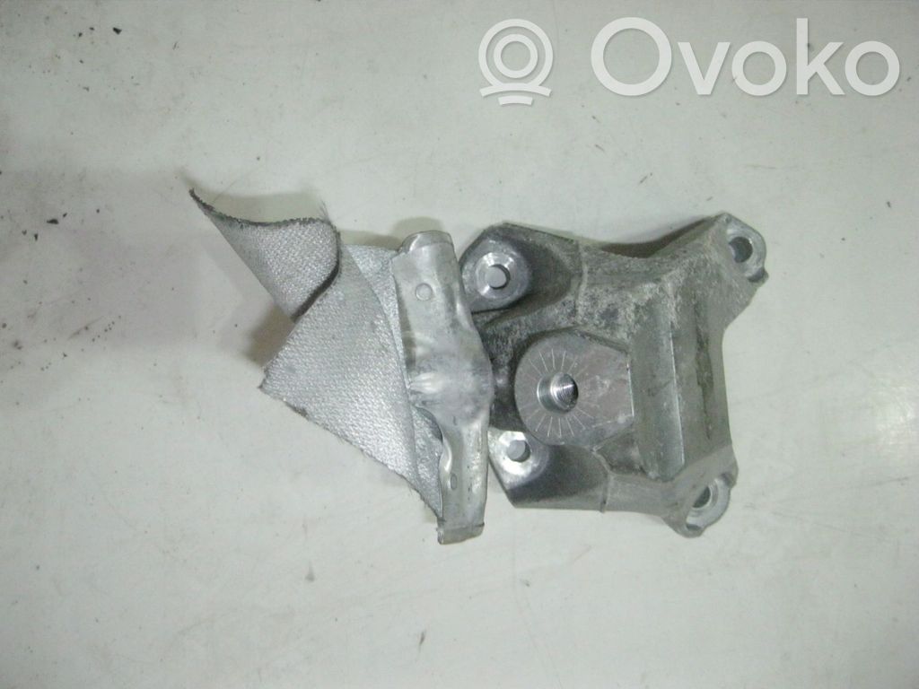 Audi Q7 4M Engine mounting bracket 