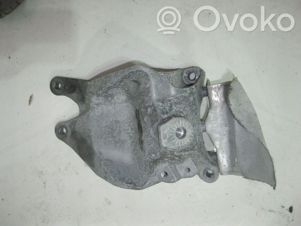 Audi Q7 4M Engine mounting bracket 