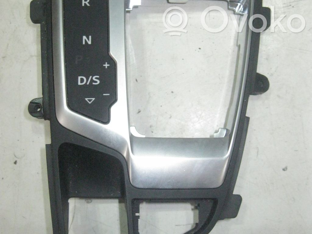 Audi Q7 4M Consola de plástico de la palanca de cambios 