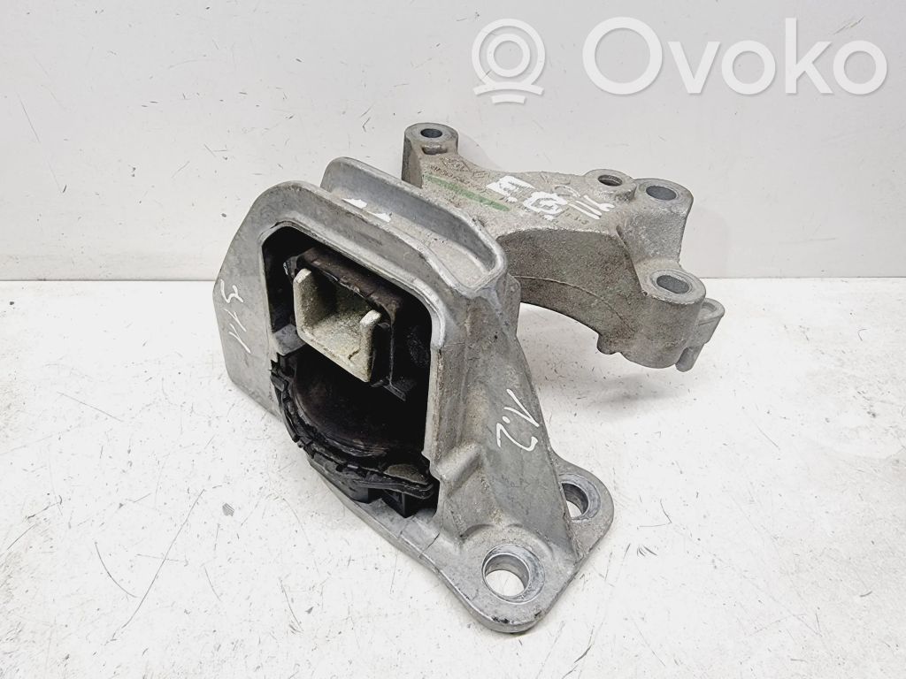 Nissan Qashqai Engine mount bracket 