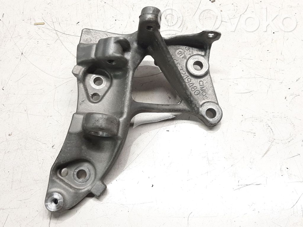Volvo V60 Generator/alternator bracket 