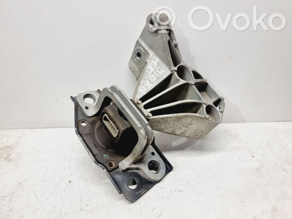 Nissan Qashqai Wspornik / Mocowanie silnika 