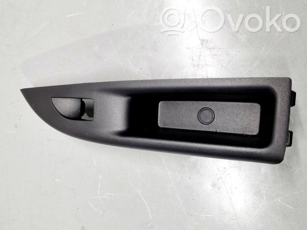 Opel Mokka B Rear door window switch trim 