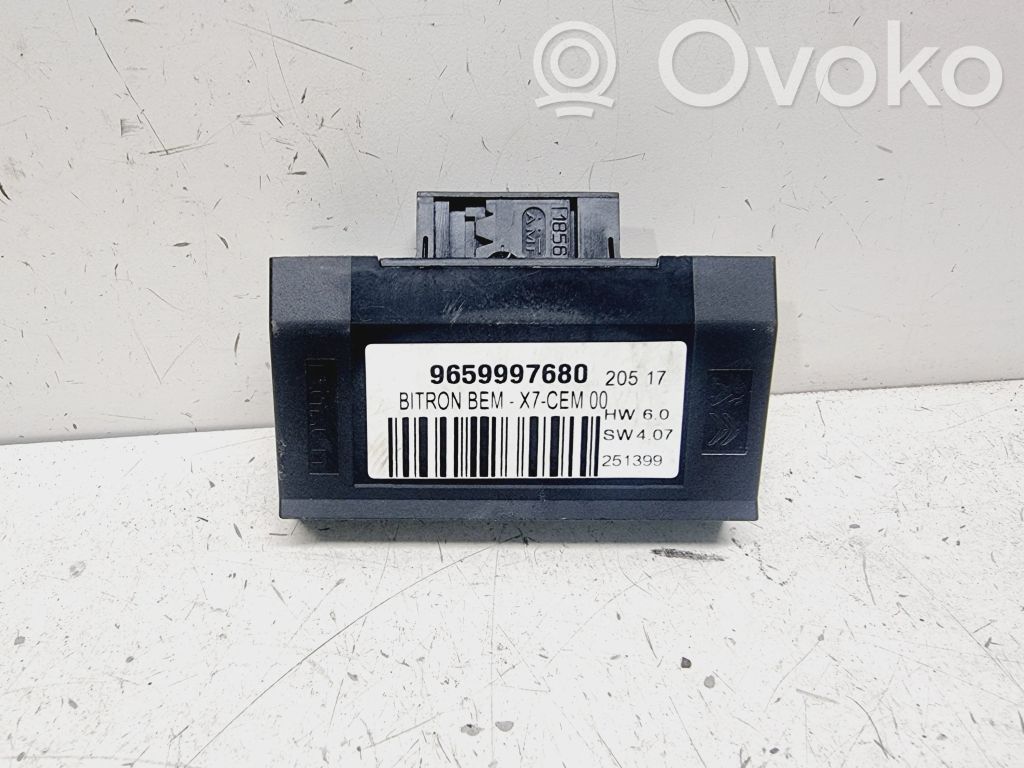 Peugeot 3008 II Door control unit/module 