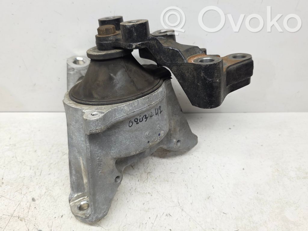 Honda CR-V Engine mount bracket 