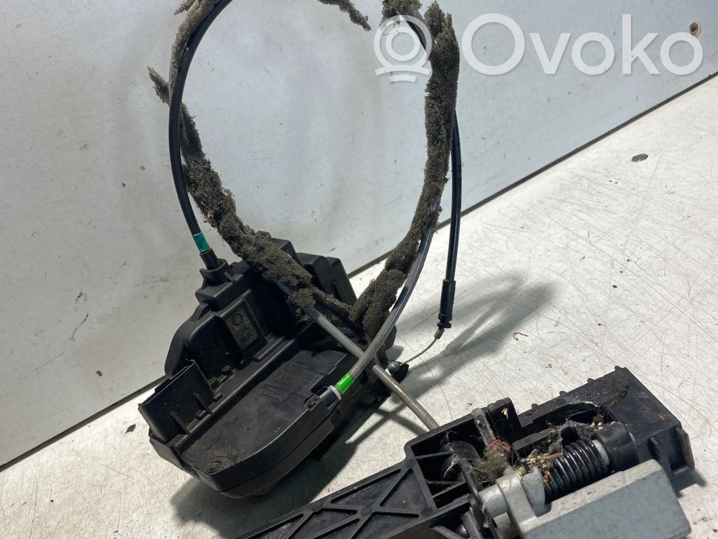 Nissan Qashqai Takaoven lukko 