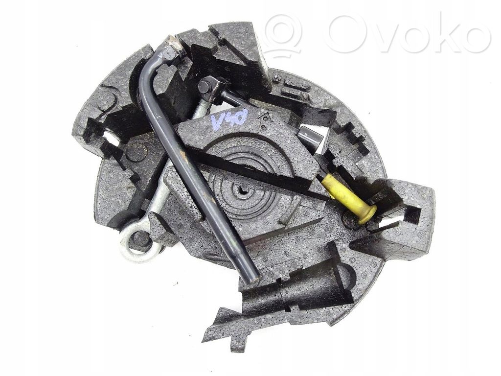 Volvo V40 Spare wheel section trim 