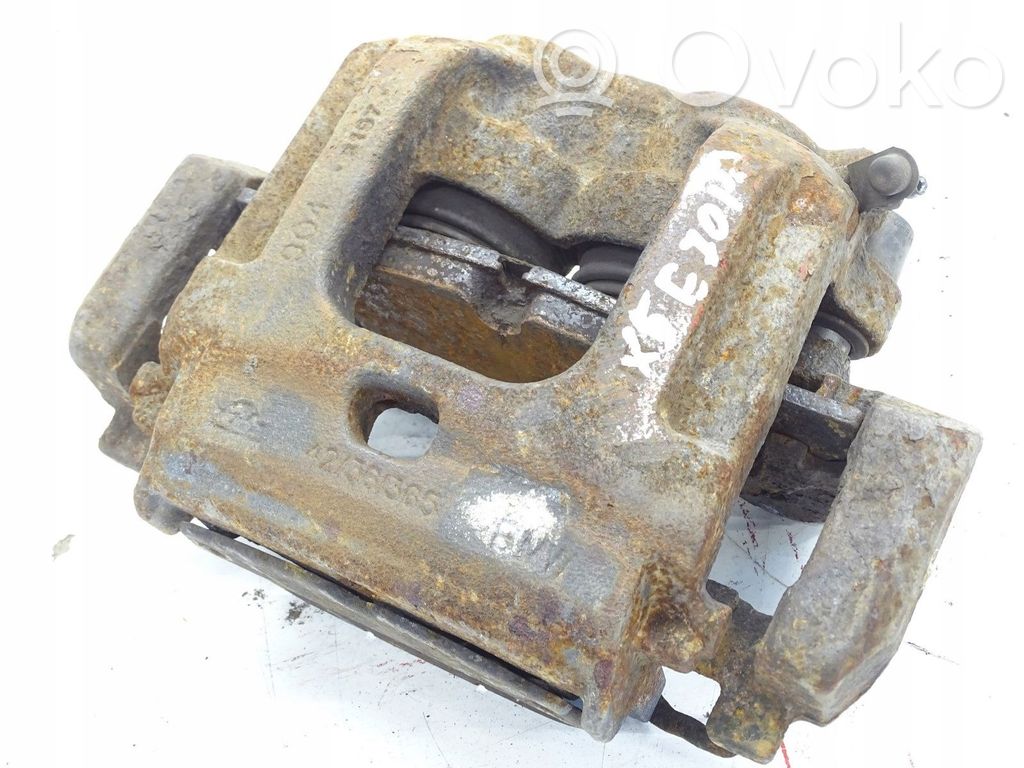 Front brake caliper