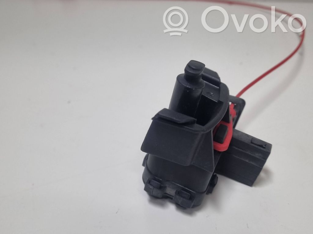 Audi A4 Allroad B8 Stellmotor Tankdeckel Tankklappe 