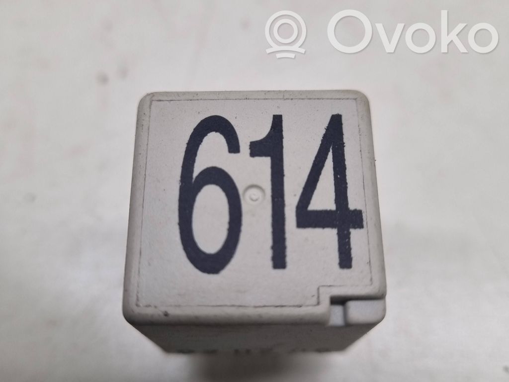 Audi A4 S4 B7 8E 8H Muu rele 