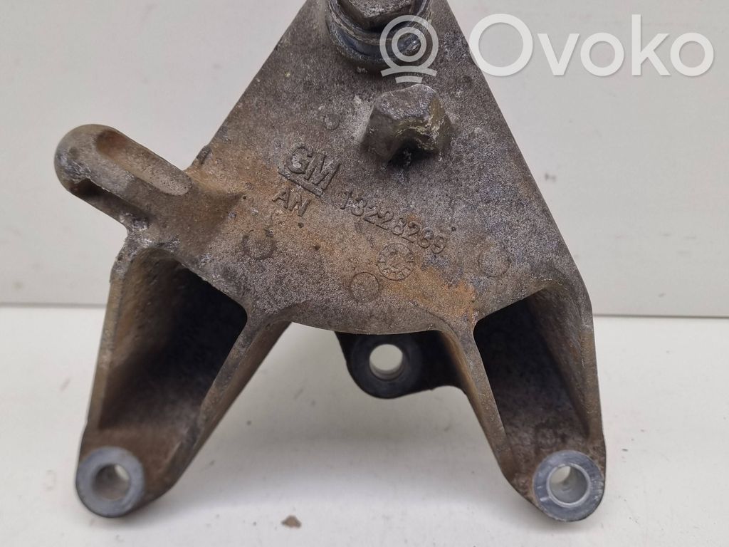 Opel Insignia A Engine mounting bracket 