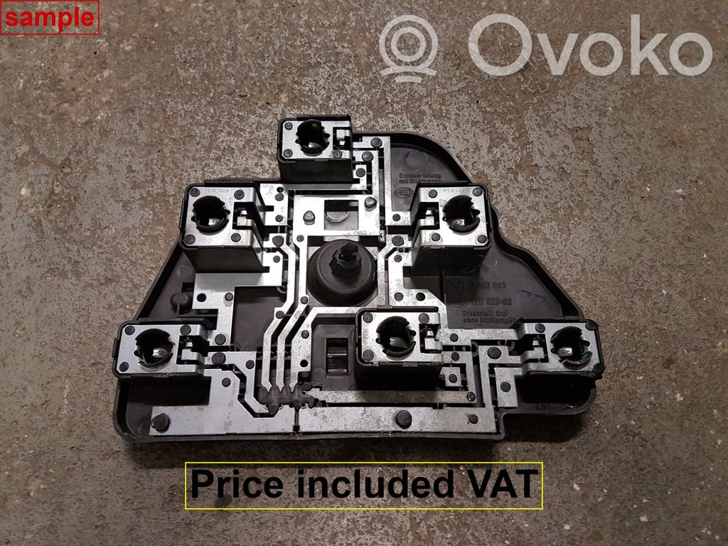 BMW 5 E39 Tail light bulb cover holder 