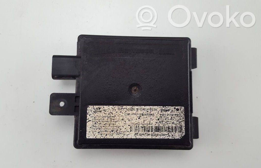 Distronic sensor radar   UR8100261,UR8100261
