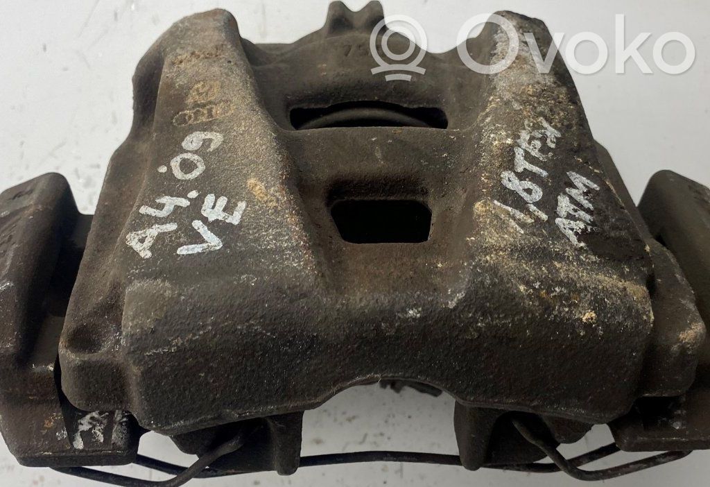 Zacisk hamulcowy przedni   8K0615123F,8K0615123F