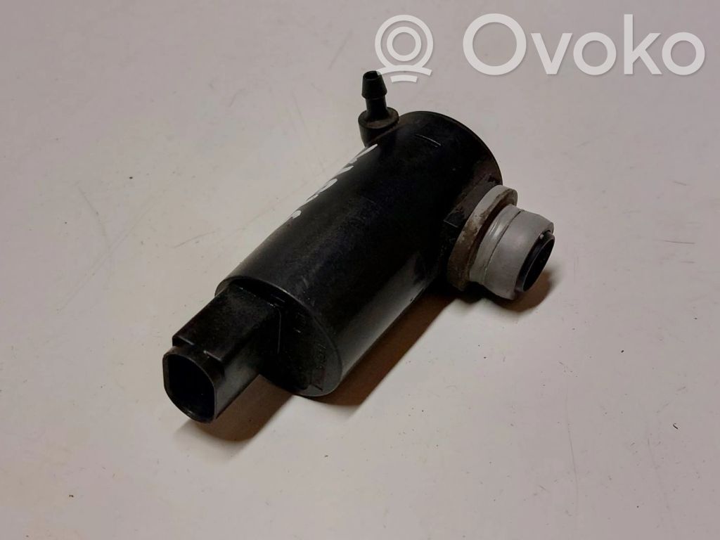 Toyota Yaris Windshield washer spray nozzle 
